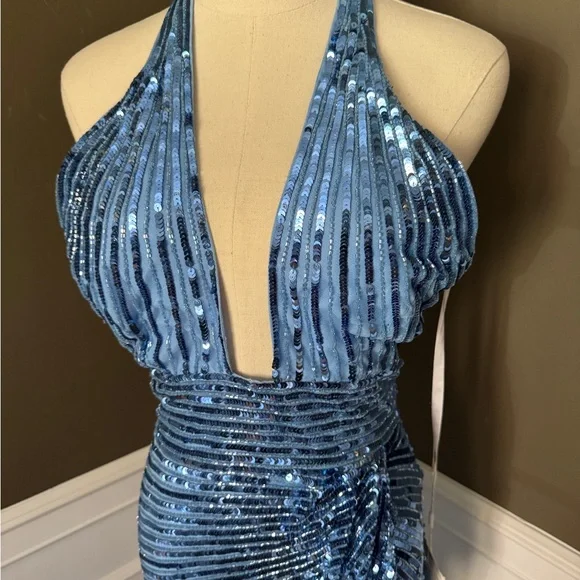 Mac Duggal Gorgeous Blue Sequin Gown. Size 4. NWT.